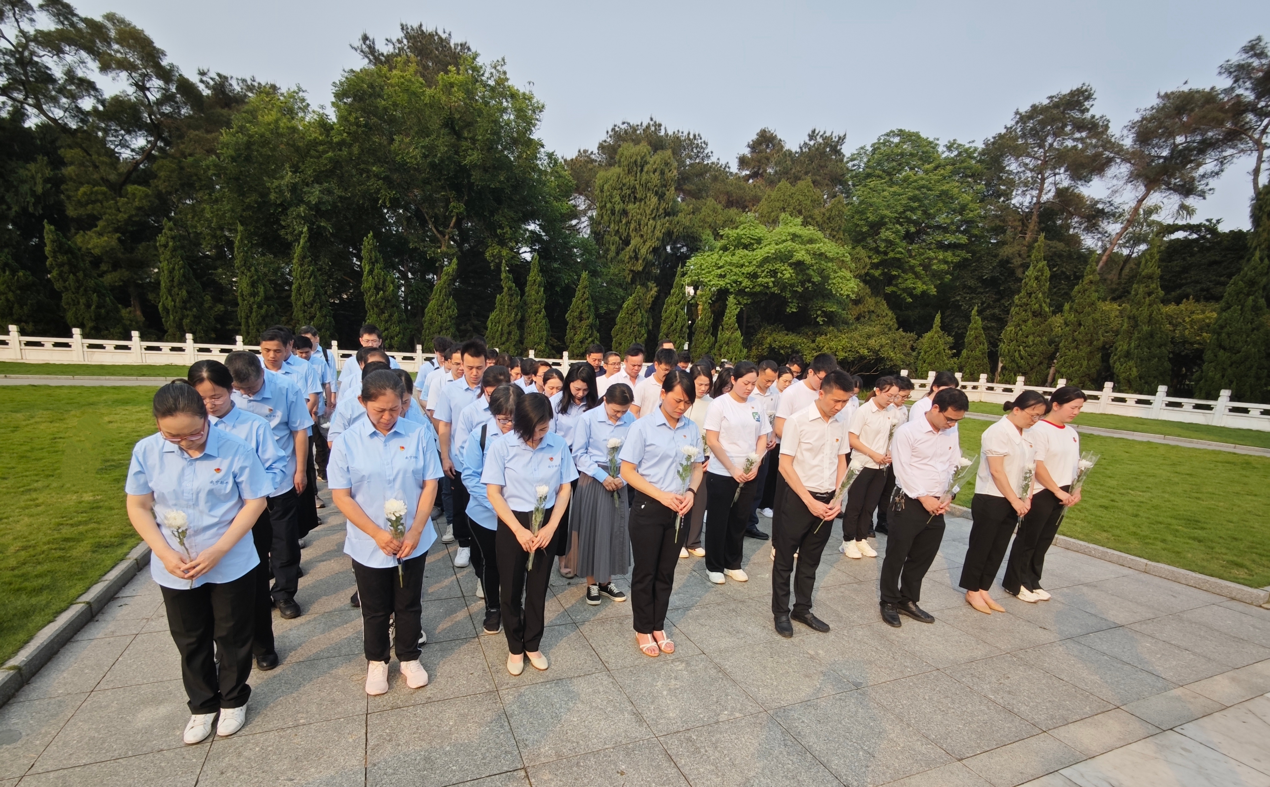 市排水公司黨總支、南寧建康環(huán)保公司黨支部 聯(lián)合開展“學黨史憶英烈 祭忠魂守初心” 主題黨日活動